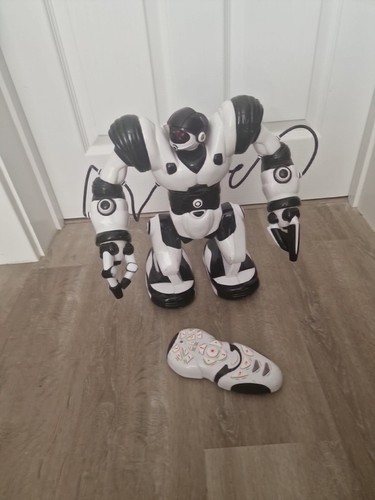 Wowwee robosapien robot 5 - robosapien,
