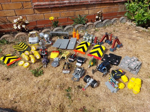 Robot wars pull back toy - robot,